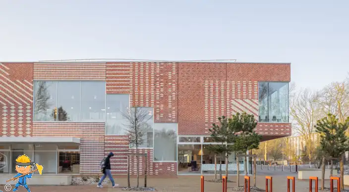 Space Pariselle eğitim binası cephe tasarımı