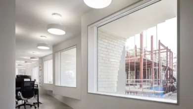 ofis binası koridor cam tasarımı